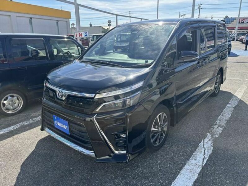 TOYOTA VOXY