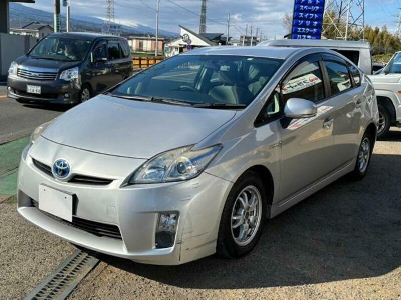 TOYOTA PRIUS