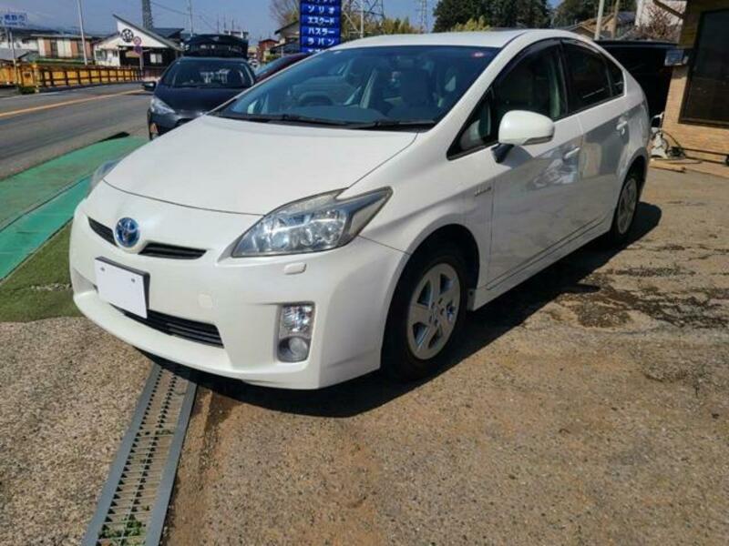 TOYOTA PRIUS