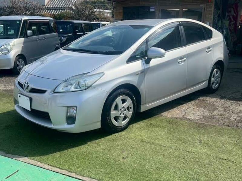 TOYOTA PRIUS