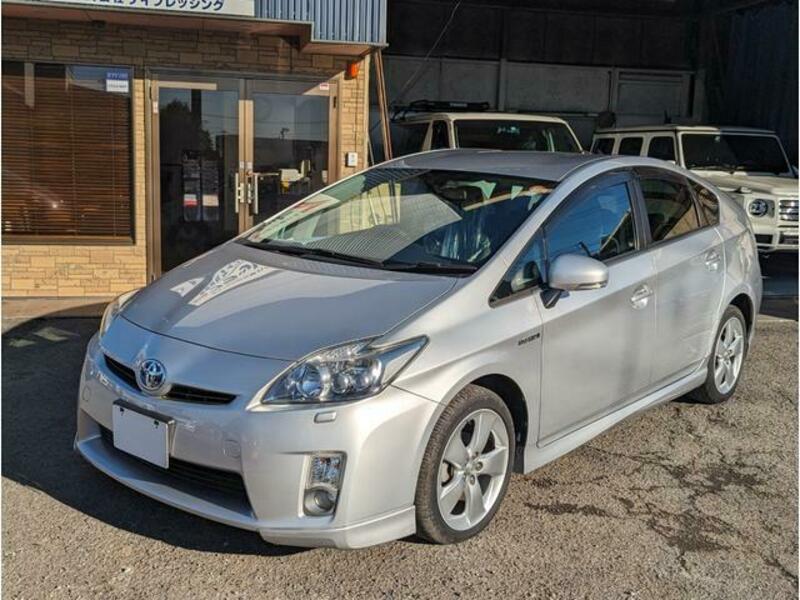 TOYOTA PRIUS