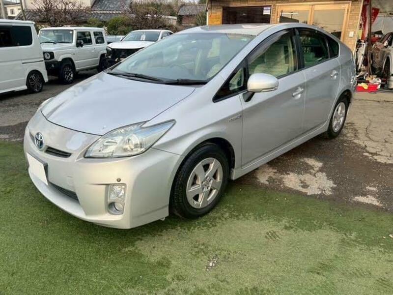 TOYOTA PRIUS