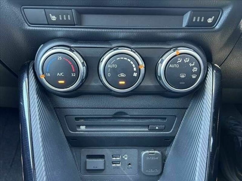MAZDA2
