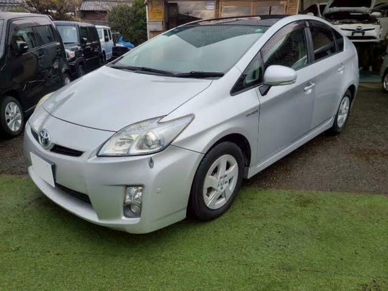 TOYOTA PRIUS