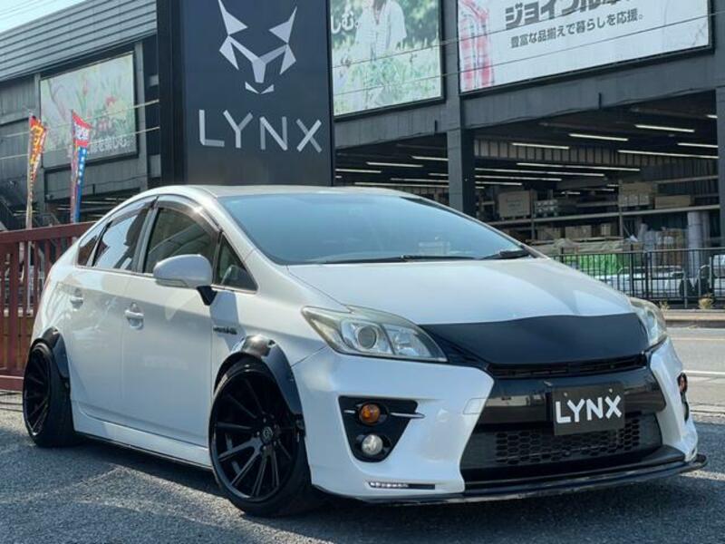 TOYOTA PRIUS