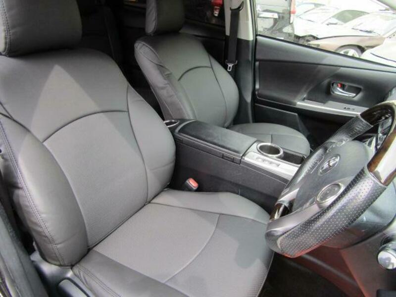 PRIUS ALPHA