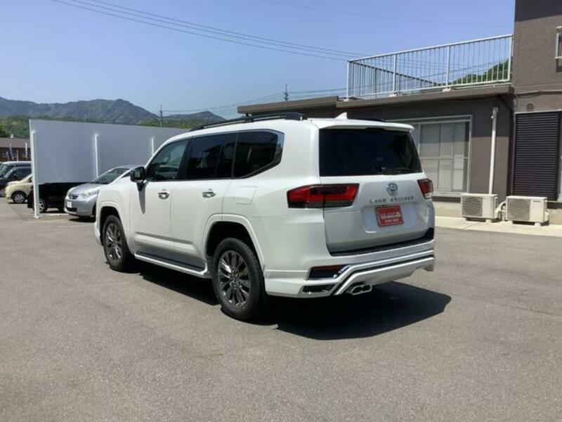 LAND CRUISER