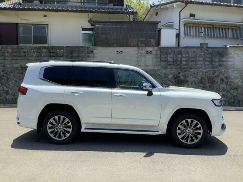 LAND CRUISER