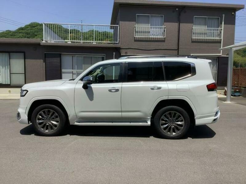 LAND CRUISER