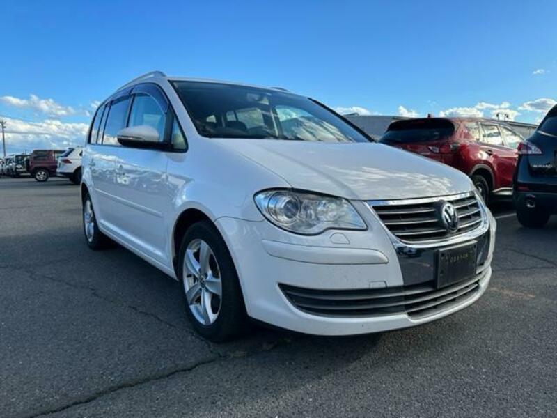 VOLKSWAGEN GOLF TOURAN