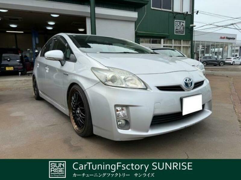 TOYOTA PRIUS