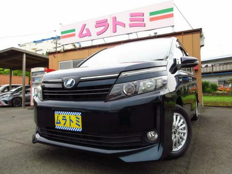 TOYOTA VOXY