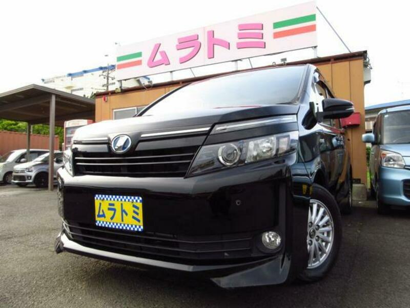 TOYOTA VOXY