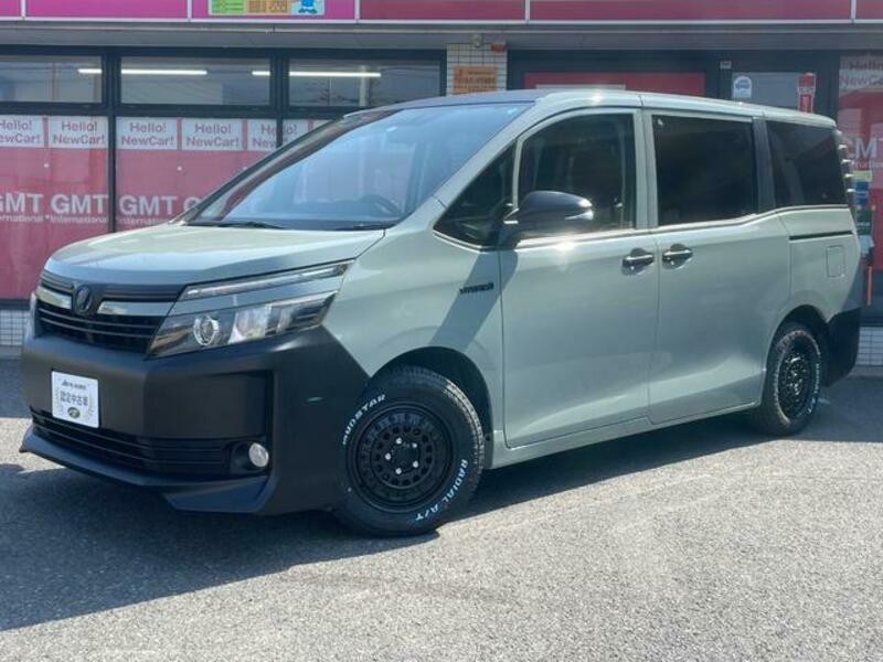 TOYOTA VOXY