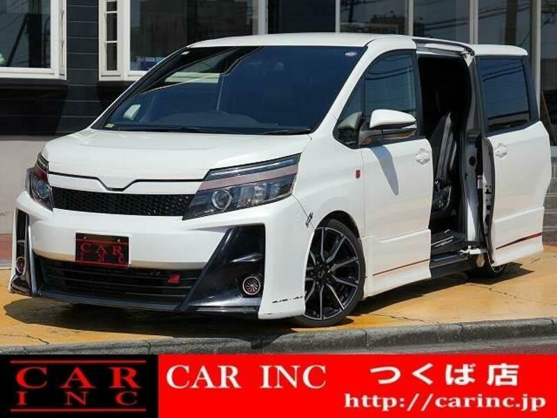 TOYOTA VOXY