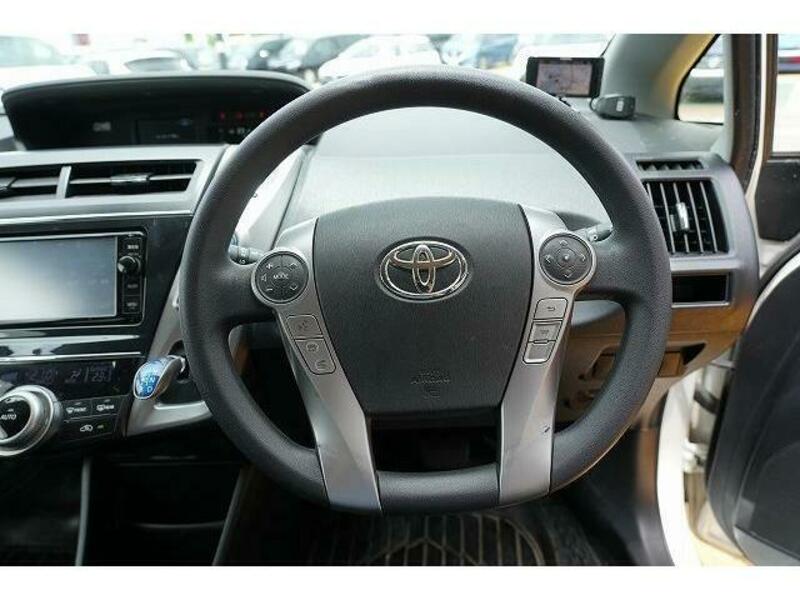PRIUS ALPHA