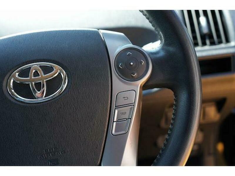 PRIUS ALPHA