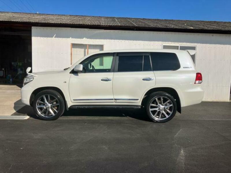 LAND CRUISER