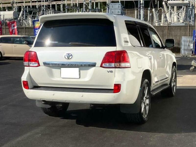 LAND CRUISER