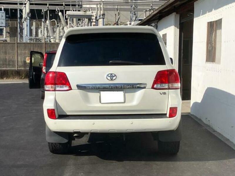LAND CRUISER