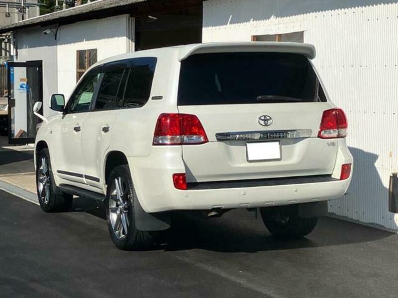 LAND CRUISER