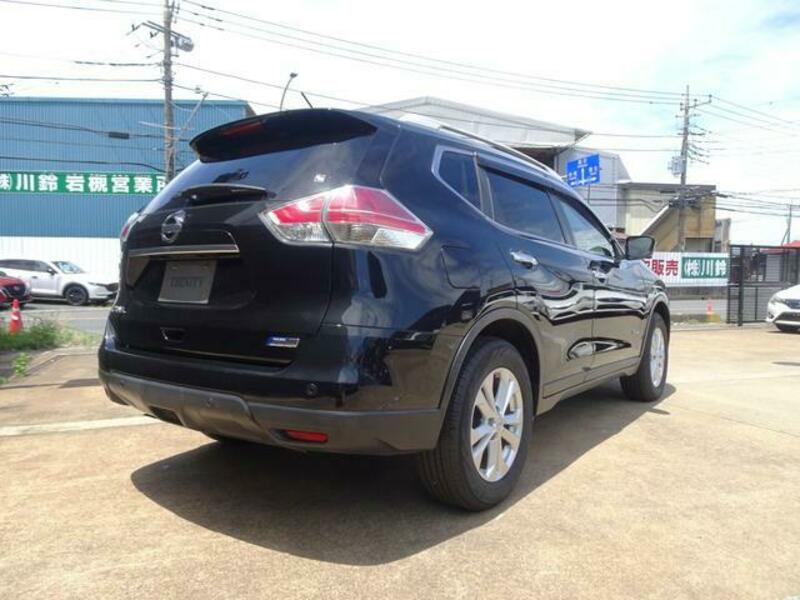 X-TRAIL