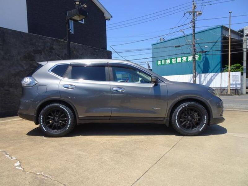 X-TRAIL