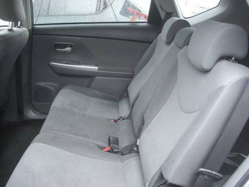 PRIUS ALPHA