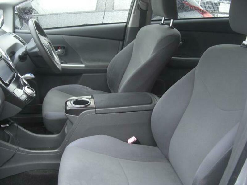 PRIUS ALPHA