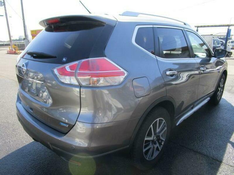 X-TRAIL