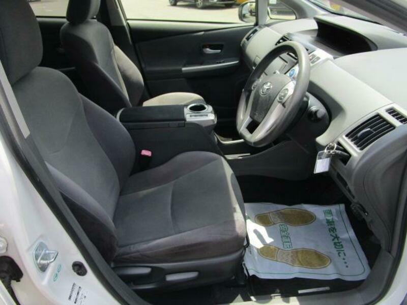 PRIUS ALPHA