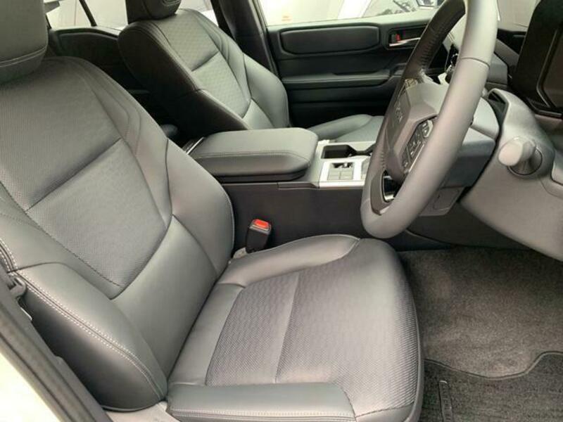 LAND CRUISER 250