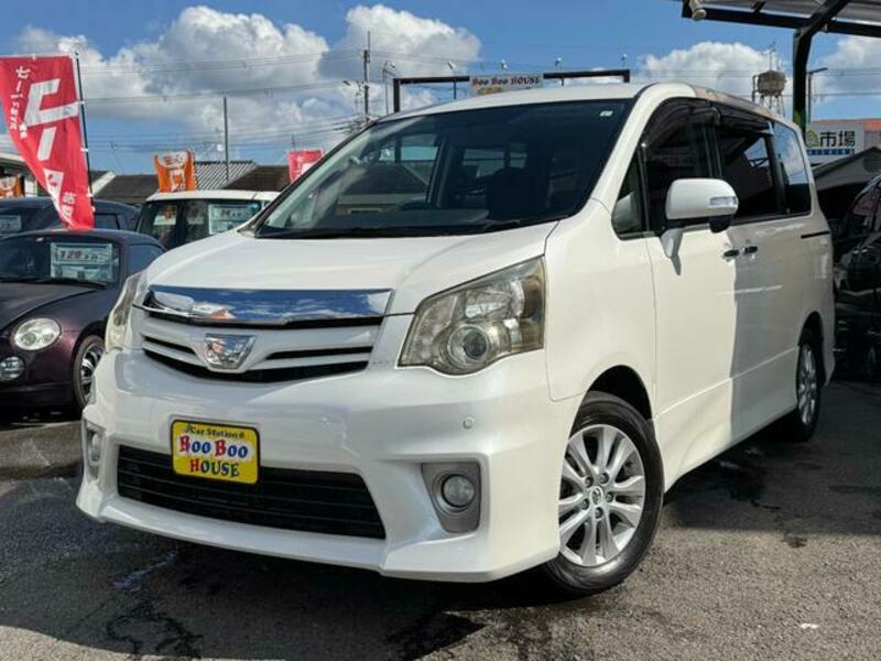 TOYOTA NOAH