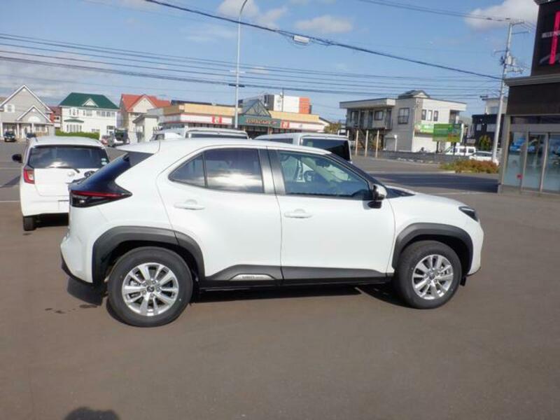 YARIS CROSS