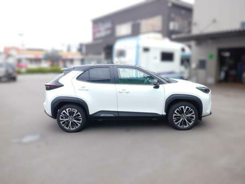 YARIS CROSS