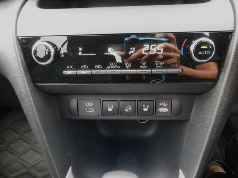 YARIS CROSS