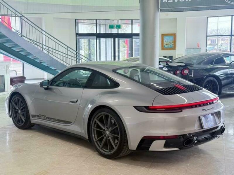 911