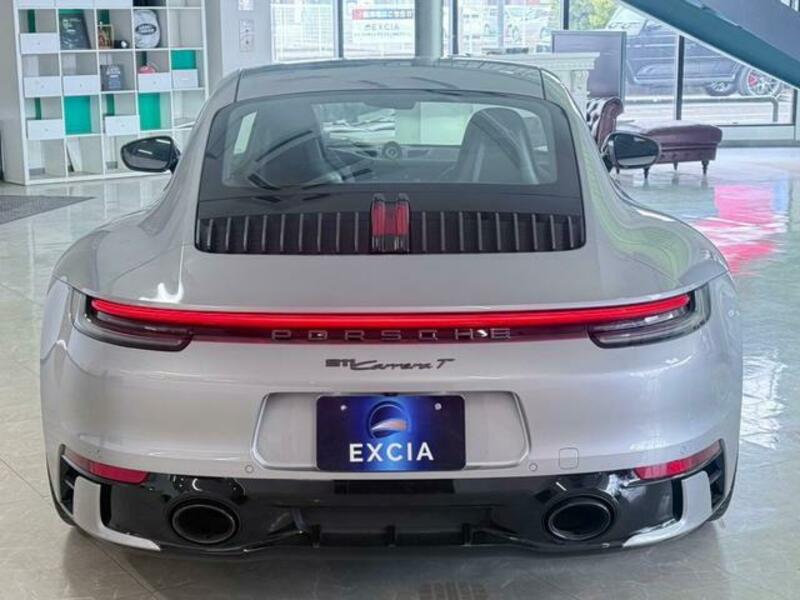 911