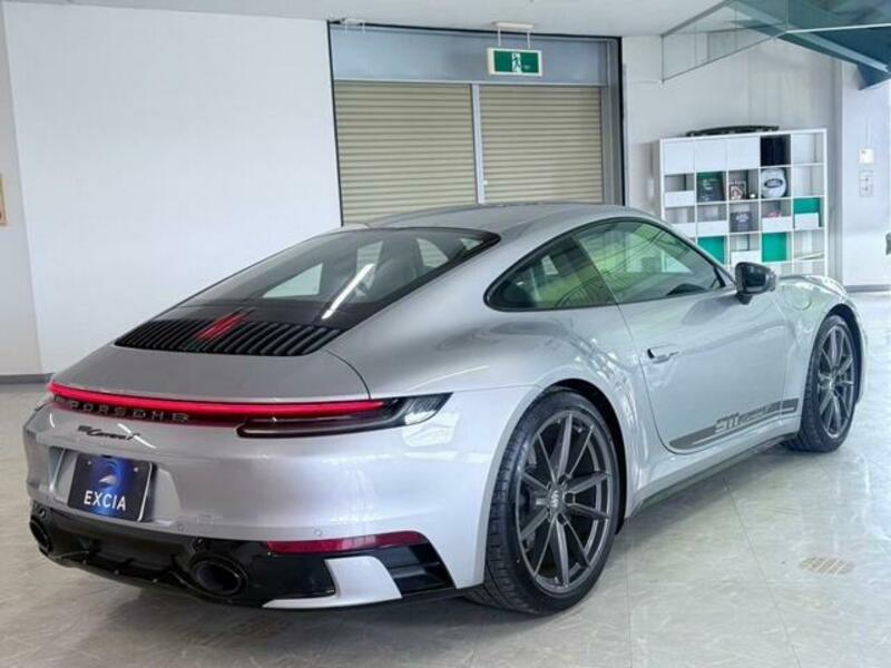 911