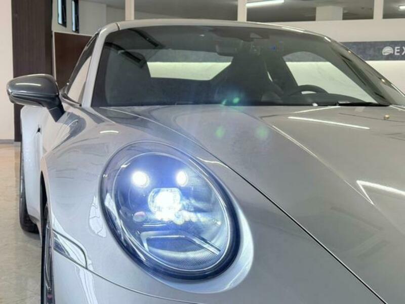 911