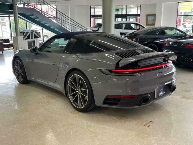 911