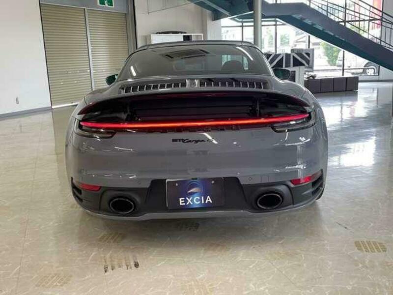 911