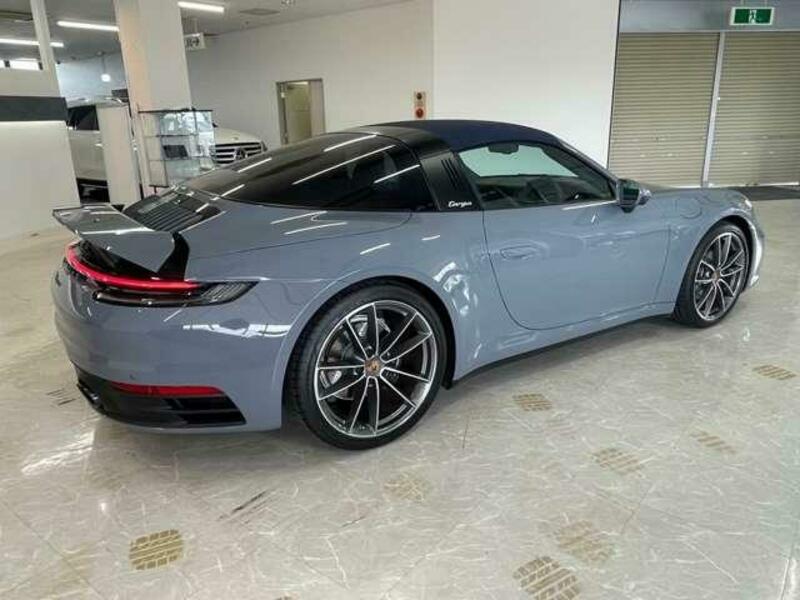 911