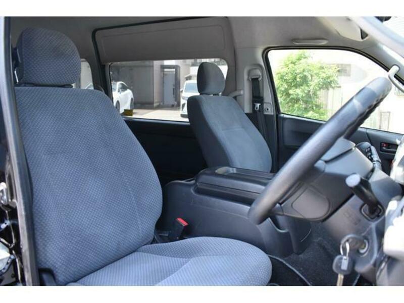 HIACE COMMUTER