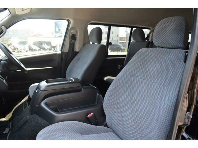 HIACE COMMUTER