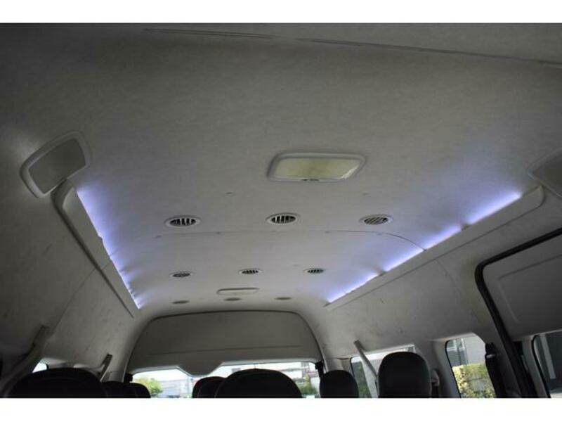 HIACE COMMUTER