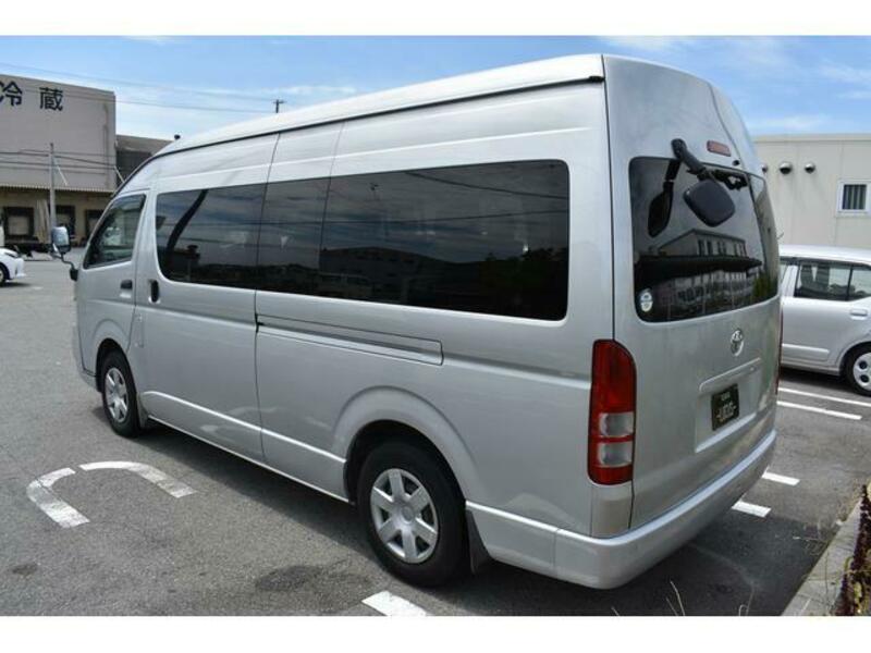 HIACE COMMUTER