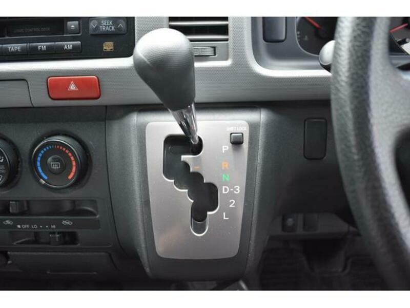HIACE COMMUTER