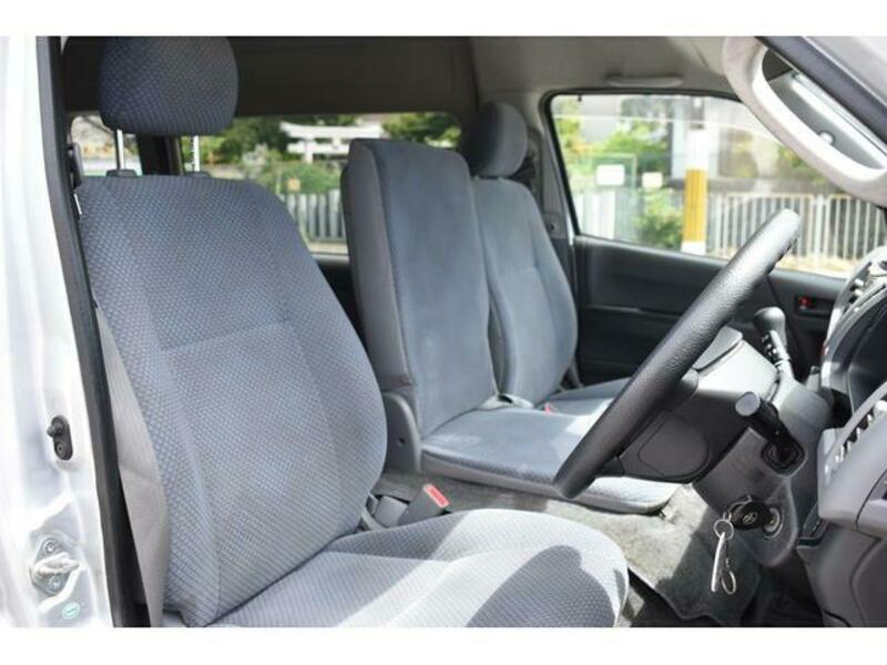 HIACE COMMUTER