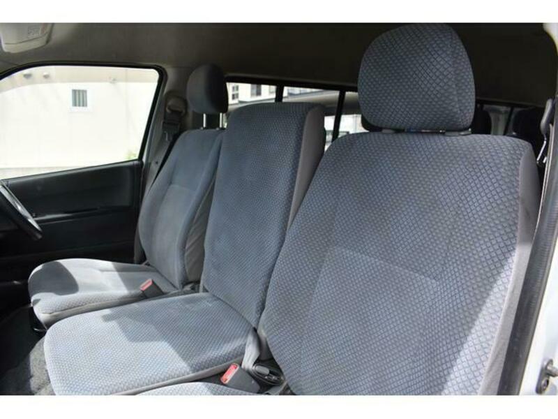 HIACE COMMUTER